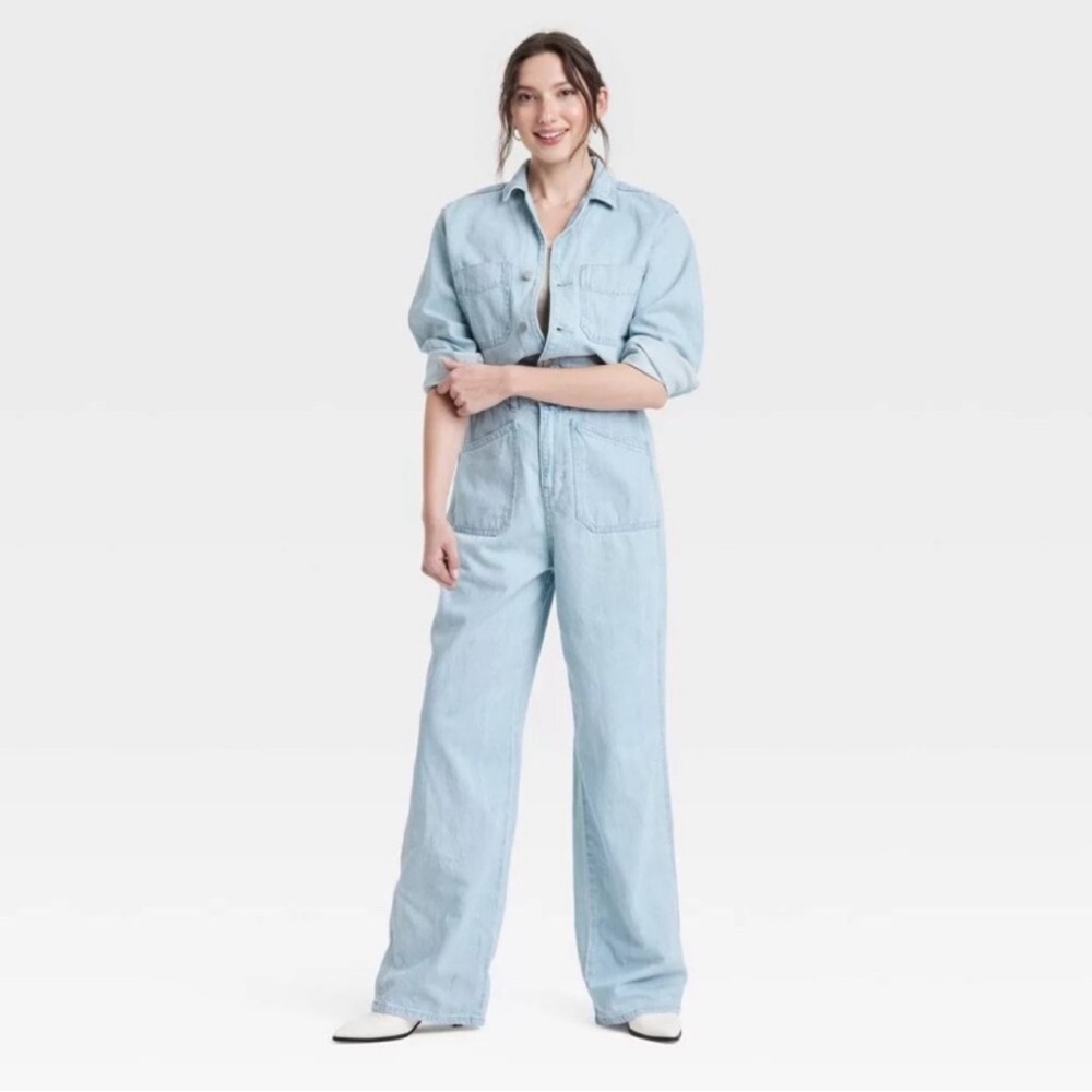 Universal Thread Women’s Baggy Denim Jumpsuit - Light Wash Size 4 NWT
